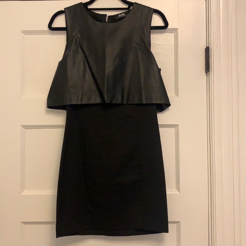 Lulu’s sleeveless black dress size M